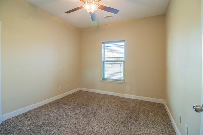 Building Photo - 6 Eagle Nest Dr