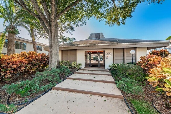 Building Photo - 3062 Eastland Blvd