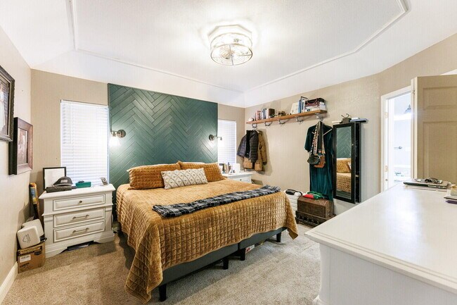 Building Photo - 6037 72nd St