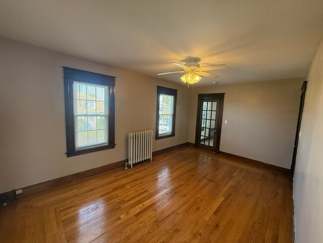Building Photo - 565-567 East Street
