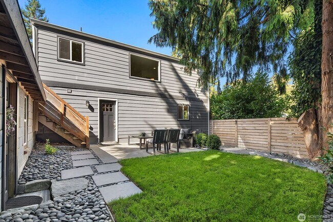 Building Photo - 3Bd/1.75Ba Seattle House