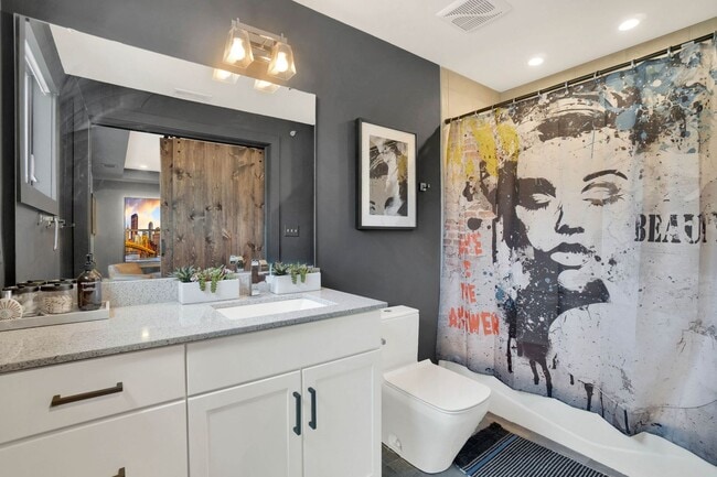 Building Photo - Stunning 3 Bed, 3 Bathroom Rental in the S...