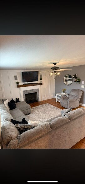 Building Photo - 812 Carousel Ct