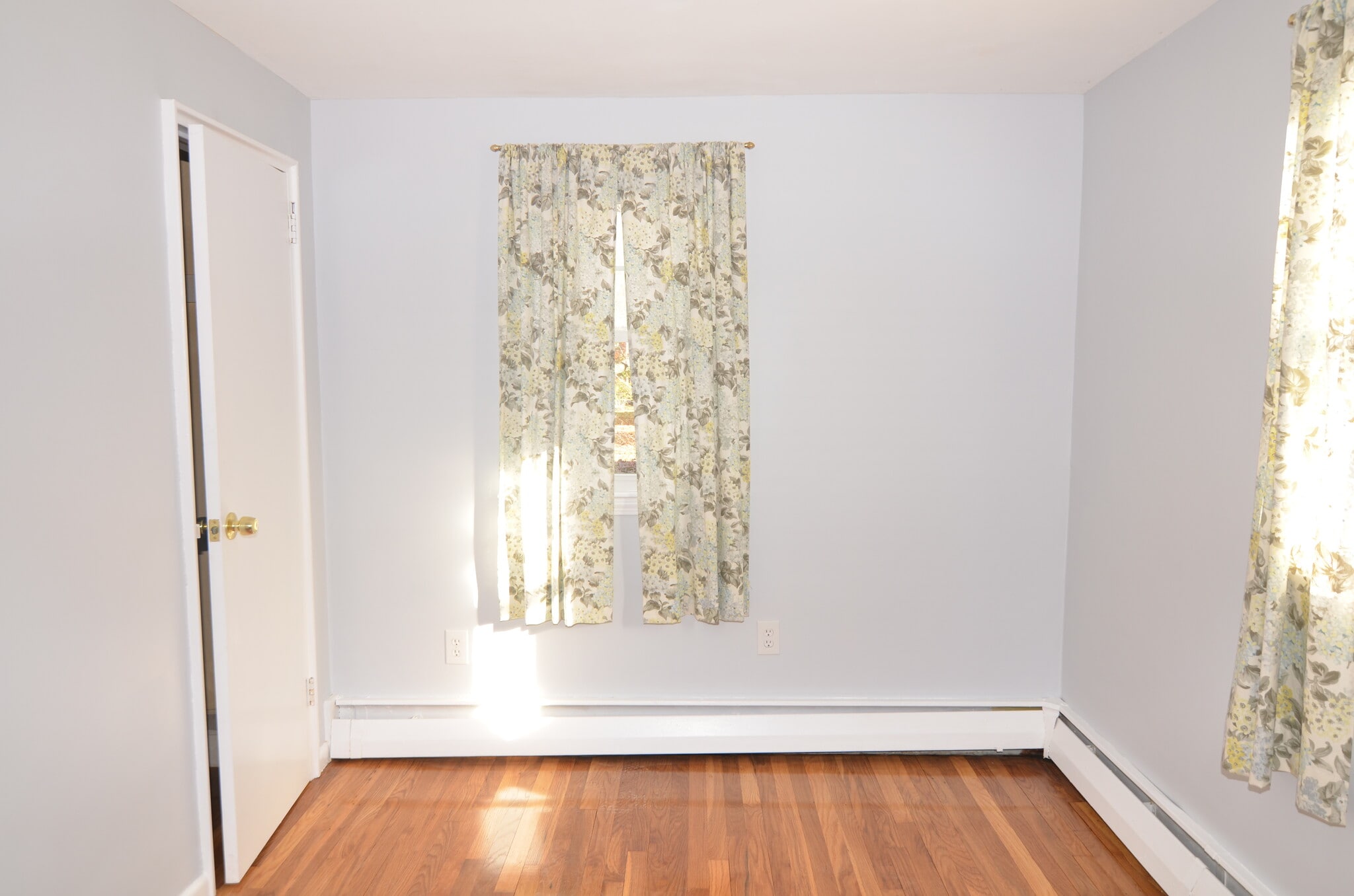 Building Photo - 10 Carson Rd