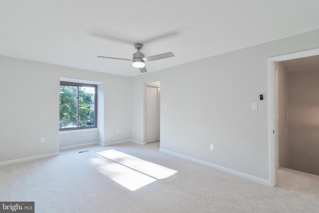 Building Photo - 8748 Ridge Hollow Ct