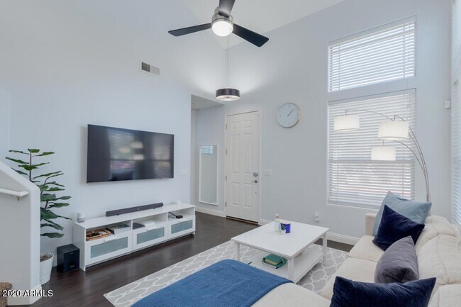 Building Photo - 1225 N 36th St