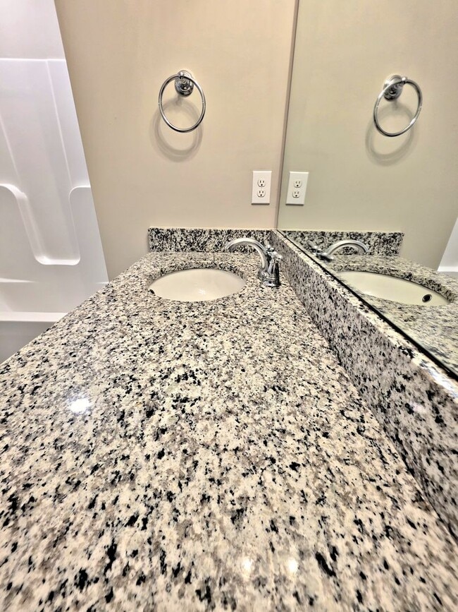 Building Photo - 3BR/2.5BA Townhouse Priceville/Decatur