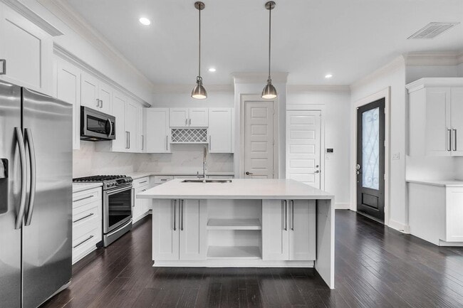 Primary Photo - 1032 W 21st St