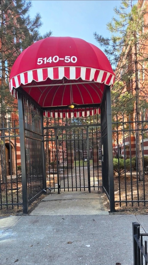 Building Photo - 5142 S King Dr