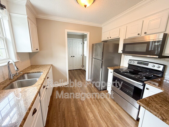 Building Photo - 805 Phillips Pointe Dr