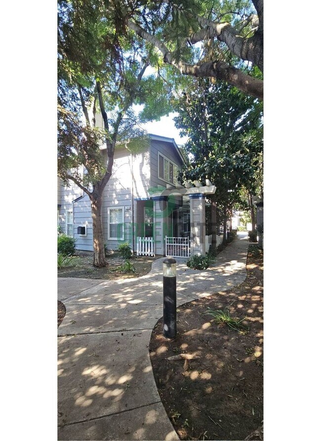 Building Photo - Charming 3 Bedroom 2 Bath Condo in TRACY! ...
