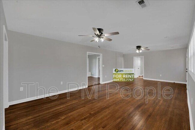 Building Photo - 501 S E St