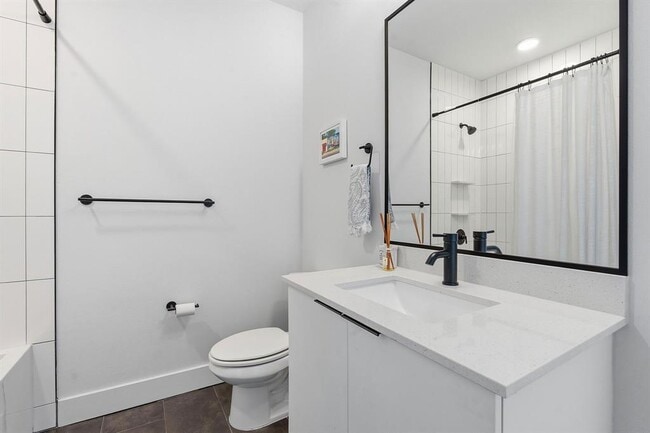 Building Photo - 2220 Webberville Rd