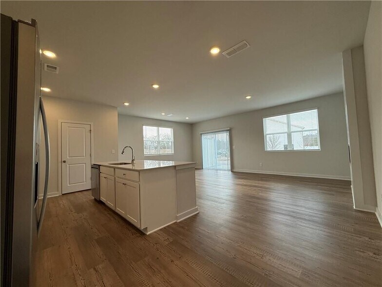 Building Photo - 7253 Mulberry St