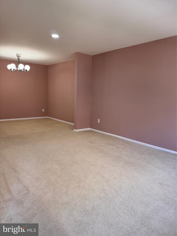Building Photo - 5408 Essex Ln