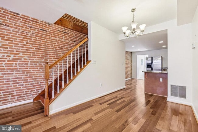 Building Photo - 49 E Heath St