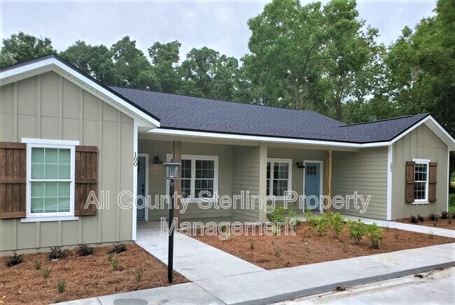 Building Photo - 316 SW Yulan St