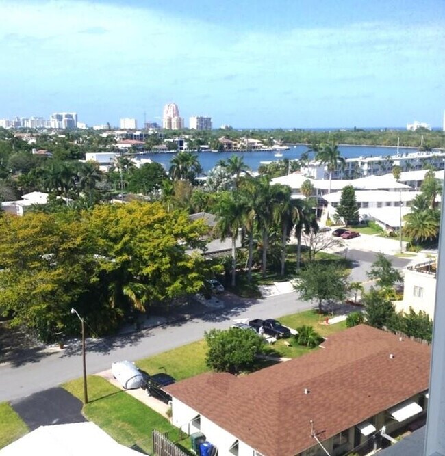 Building Photo - 2555 NE 11th St