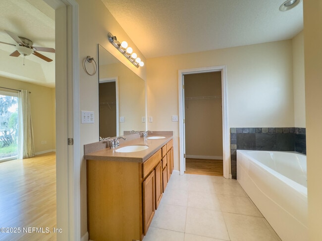 Building Photo - 100 Ashton Cir