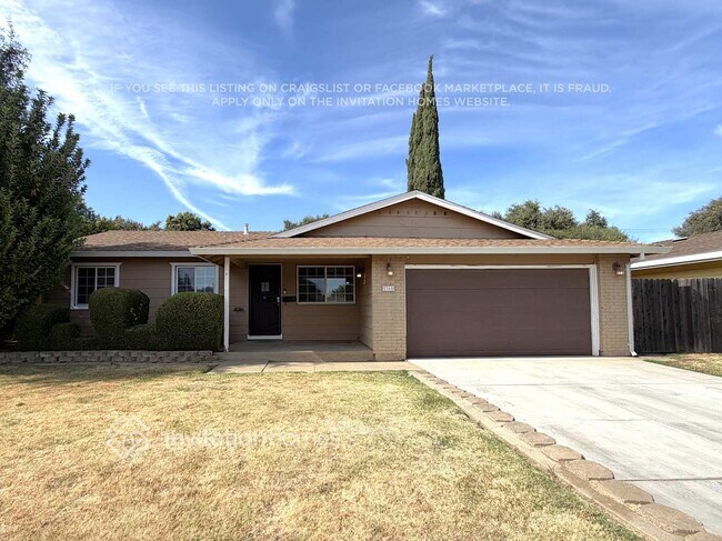 Building Photo - 2365 La Loma Dr