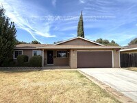 Building Photo - 2365 La Loma Dr