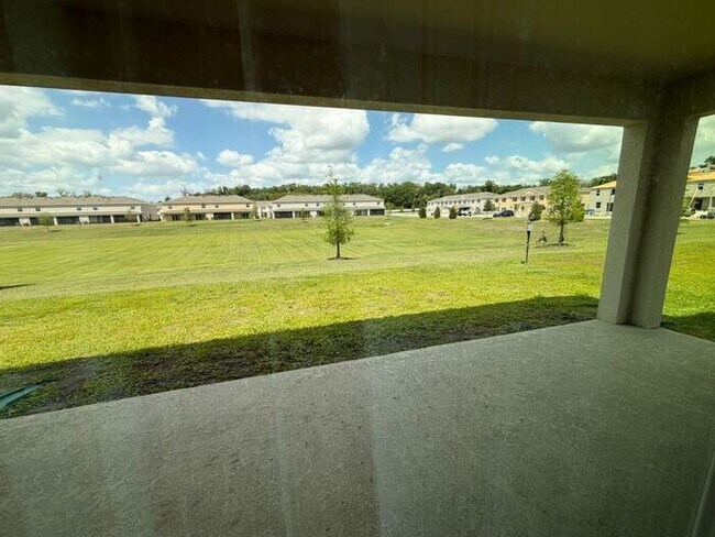 Building Photo - Stylish 3 ed 3 bath townhome in Apopka!!