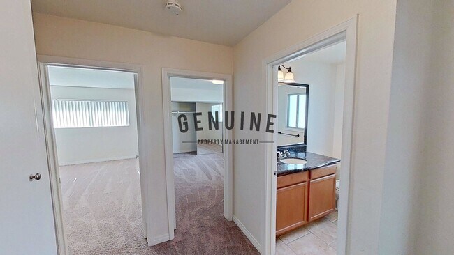Building Photo - Beautiful 2 Bedroom in Creekside Villas!
