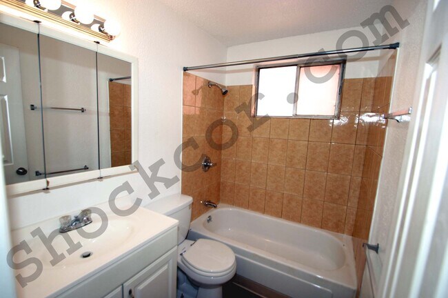 Building Photo - 1315 Corona St