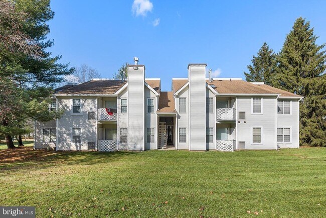 Building Photo - 1102 Diamond Dr