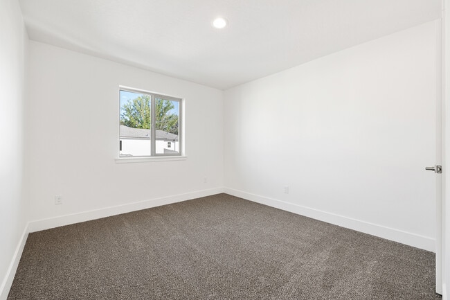 Building Photo - 1162 S Underwood Pl