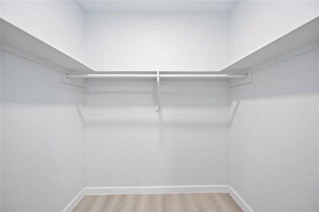 Building Photo - 9405 Cathedral Dr