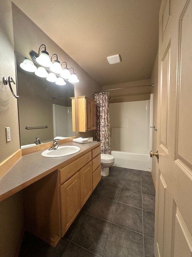 Building Photo - Beautiful Fancher Heights Home for Rent
