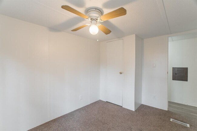Building Photo - 9140 Sharyn Dr