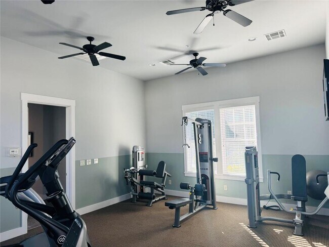 Building Photo - 2104 McFarlin Ln