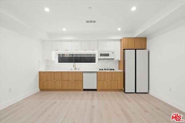 Building Photo - 4922 S Centinela Ave