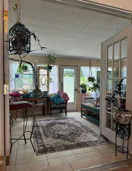 Building Photo - 352 Tihami Rd