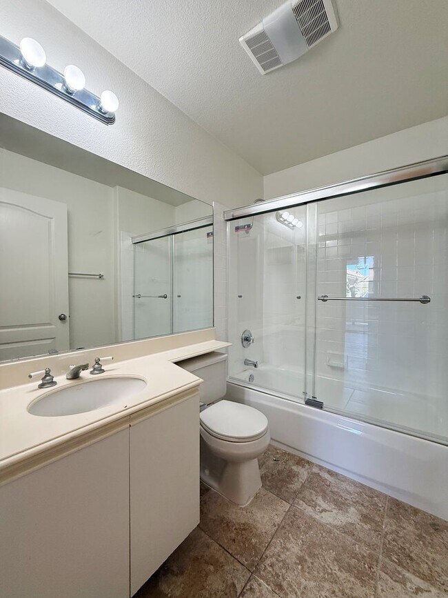 Building Photo - 2 Bed/2 Bath Condo in Martinique Complex -...
