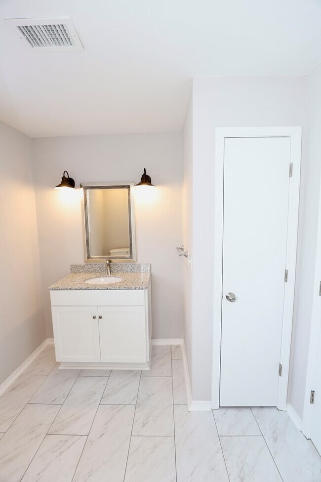 Building Photo - 1910 Lybrand St