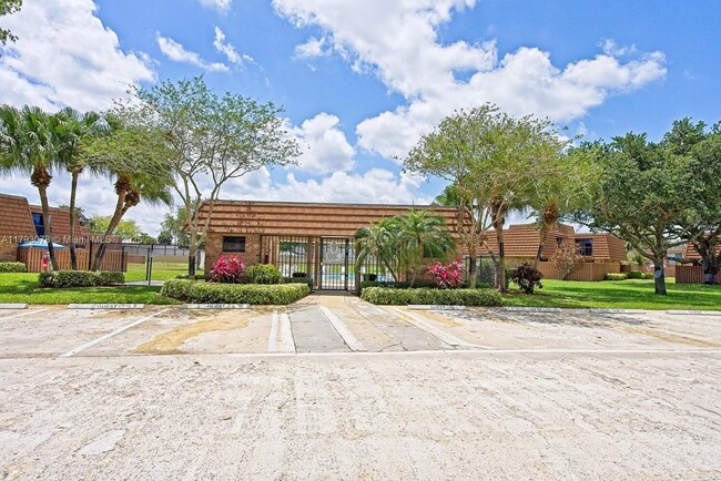 Building Photo - 2585 Garden Ct