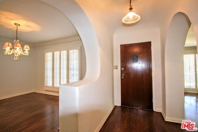 Building Photo - 1114 S Clark Dr