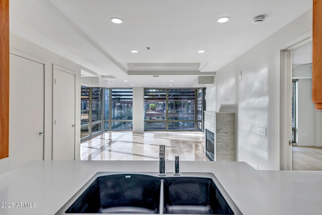 Building Photo - 7141 E Rancho Vista Dr