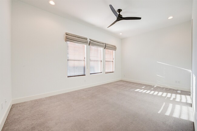 Building Photo - 2333 Sperber Ln