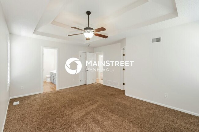 Building Photo - 3 Bedroom Pet-Friendly Home in LEES SUMMIT, MO with Main Street Renewal