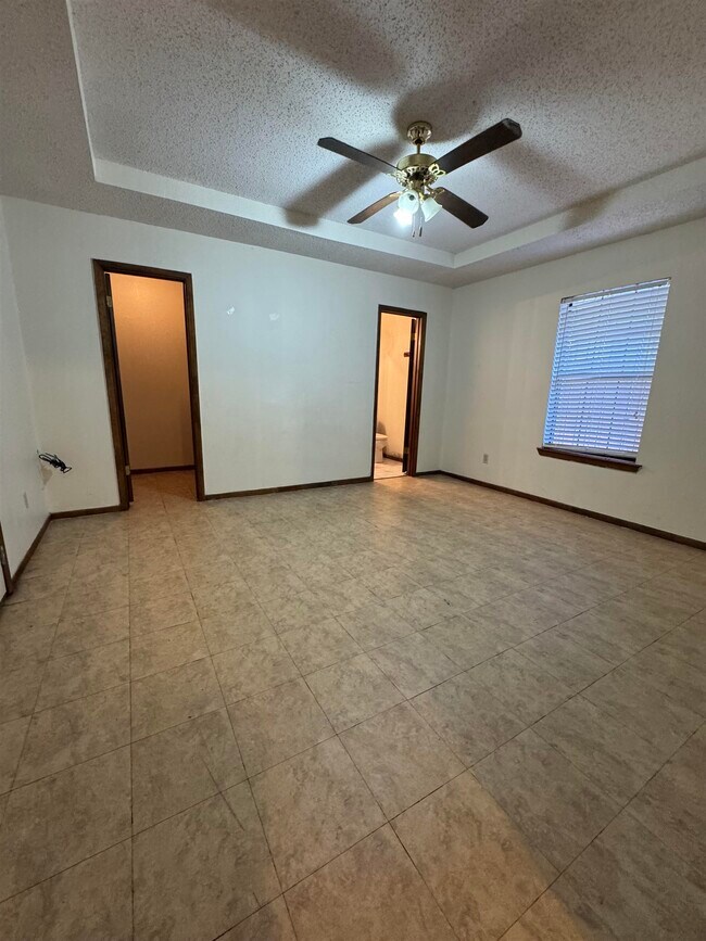 Building Photo - 404 Venado Ct