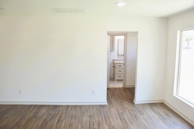 Building Photo - 3116 31st St