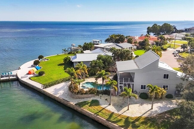 Building Photo - 3601 Coquina Key Dr SE