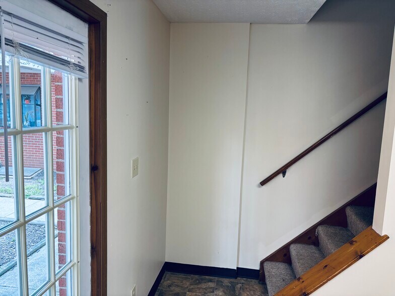 Building Photo - 104 McMillen Ave