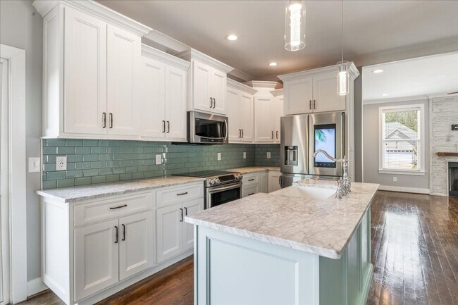 Building Photo - Stunning Home w Million Dollar Views! 4 Be...