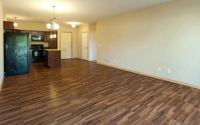 Interior Photo - 185 Mccarrons Blvd N