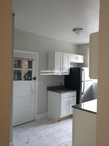 Building Photo - 732 Reba Pl